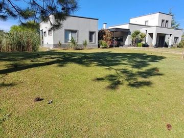 Casa en Venta y/o alquiler en La Primavera,
