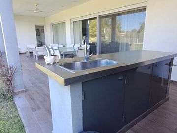 Casa en Venta y/o alquiler en La Primavera,