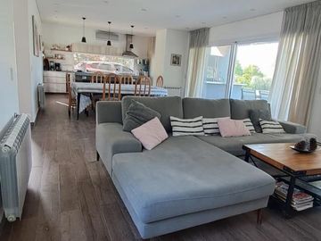 Casa en Venta y/o alquiler en La Primavera,