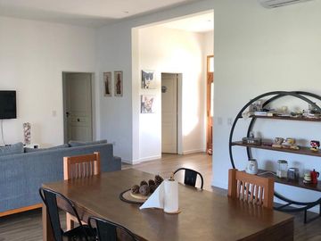 Casa en venta - 3 dormitorios 4 baños - 225mts2 - Coronel Brandsen