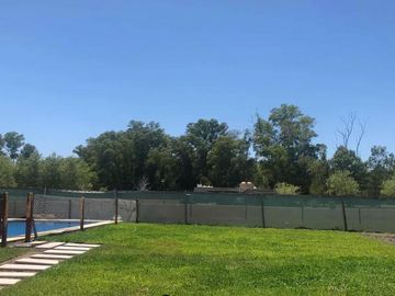Casa en venta - 3 dormitorios 4 baños - 225mts2 - Coronel Brandsen