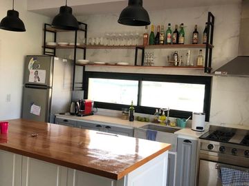 Casa en venta - 3 dormitorios 4 baños - 225mts2 - Coronel Brandsen