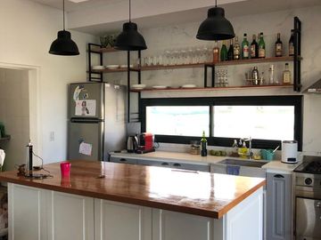 Casa en venta - 3 dormitorios 4 baños - 225mts2 - Coronel Brandsen