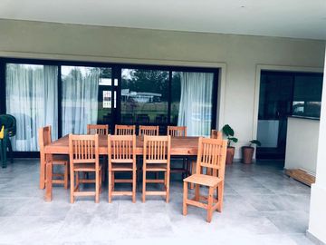 Casa en venta - 3 dormitorios 4 baños - 225mts2 - Coronel Brandsen