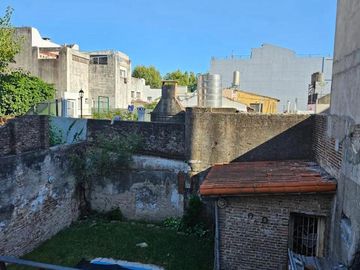Casa de  5 ambientes, a refaccionar en Villa Urquiza
