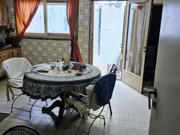 Casa de  5 ambientes, a refaccionar en Villa Urquiza