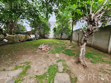 Venta casa para dos familias de 6 ambientes con amplio fondo en  Berazategui