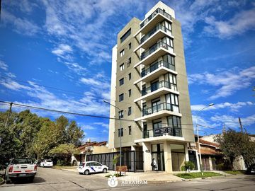 Venta piso de  3  ambientes con cochera a estrenar !