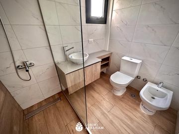 Venta piso de  3  ambientes con cochera a estrenar !