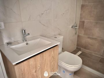 Venta piso de  3  ambientes con cochera a estrenar !