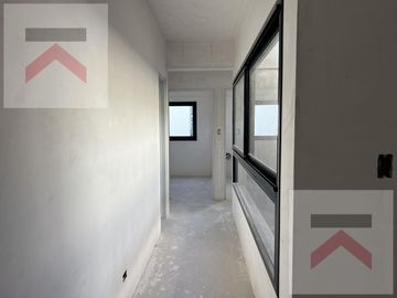 Duplex de 3 Dormitorios, con cochera y Jardin con parilla.