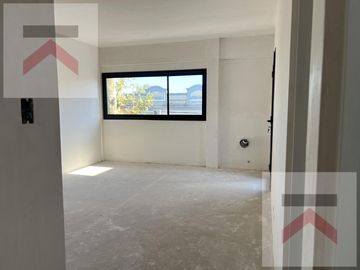 Duplex de 3 Dormitorios, con cochera y Jardin con parilla.