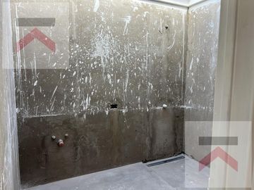 Duplex de 3 Dormitorios, con cochera y Jardin con parilla.