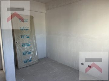 Duplex de 3 Dormitorios, con cochera y Jardin con parilla.