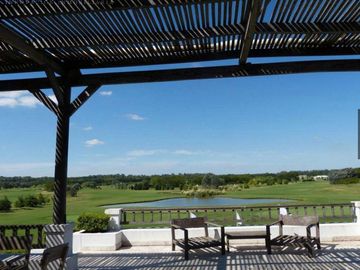 Venta  Casa - Barrio Privado Everlinks Golf Club  / Lujan