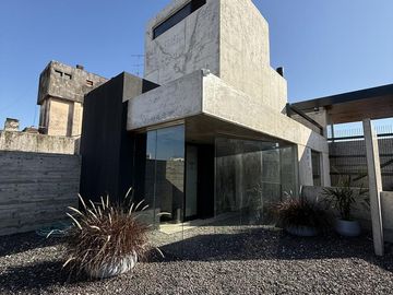 VENTA - 9 de Julio / Entre Ríos - 2 dorm C/ Patio
