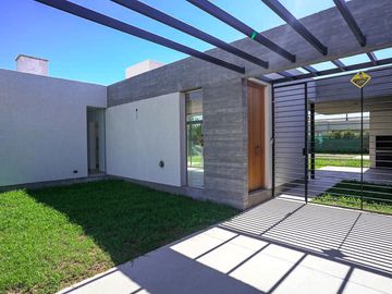 Casa 3 dormitorios en Don Mateo Funes