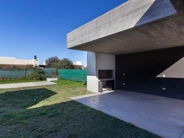 Casa 3 dormitorios en Don Mateo Funes