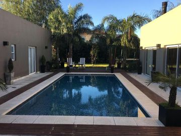 Magnífica Casa  en Venta en Buenos Aires Village  - Bella Vista