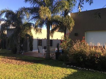 Magnífica Casa  en Venta en Buenos Aires Village  - Bella Vista