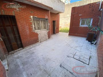 Excelente PH tipo casa con fondo patio y terraza!!