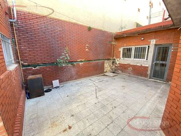 Excelente PH tipo casa con fondo patio y terraza!!