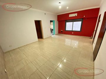 Excelente PH tipo casa con fondo patio y terraza!!