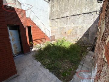 Excelente PH tipo casa con fondo patio y terraza!!