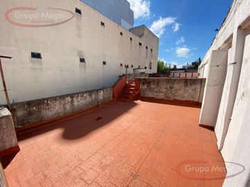 Excelente PH tipo casa con fondo patio y terraza!!