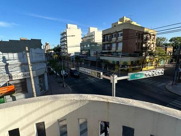 PH en  Planta Alta sobre Avenida Cazon