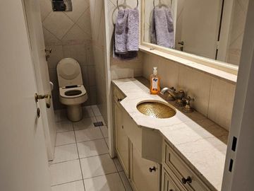 Casa en venta - 5 Dormitorios 6 Baños - Cochera - 401Mts2 - Olivos