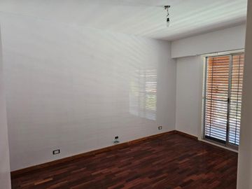 Casa en venta - 5 Dormitorios 6 Baños - Cochera - 401Mts2 - Olivos