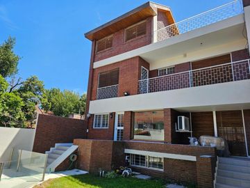 Casa en venta - 5 Dormitorios 6 Baños - Cochera - 401Mts2 - Olivos