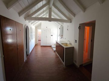 Casa en venta - 5 Dormitorios 6 Baños - Cochera - 401Mts2 - Olivos