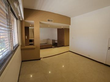 Casa en venta - 5 Dormitorios 6 Baños - Cochera - 401Mts2 - Olivos