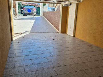 Casa en venta - 5 Dormitorios 6 Baños - Cochera - 401Mts2 - Olivos