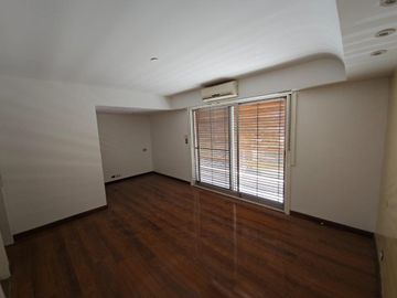 Casa en venta - 5 Dormitorios 6 Baños - Cochera - 401Mts2 - Olivos