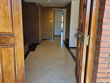 Casa en venta - 5 Dormitorios 6 Baños - Cochera - 401Mts2 - Olivos