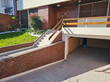 Casa en venta - 5 Dormitorios 6 Baños - Cochera - 401Mts2 - Olivos