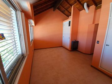 Casa en venta - 5 Dormitorios 6 Baños - Cochera - 401Mts2 - Olivos