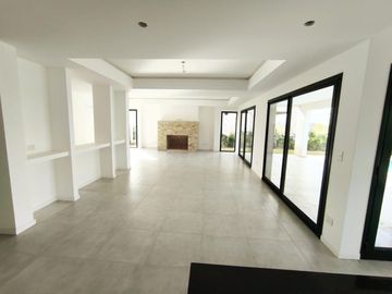 VENTA CASA EL CANTON AL GOLF 5 AMBIENTES