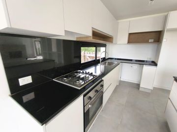 VENTA CASA EL CANTON AL GOLF 5 AMBIENTES