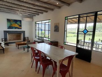 Casa Lista para Disfrutar y Crecer en San Sebastián | Jardín, Pileta, Cochera y Proyecto de 2º Piso