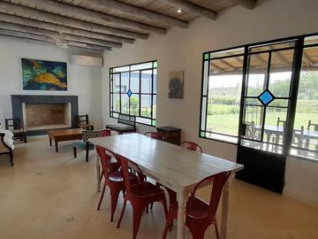 Casa Lista para Disfrutar y Crecer en San Sebastián | Jardín, Pileta, Cochera y Proyecto de 2º Piso