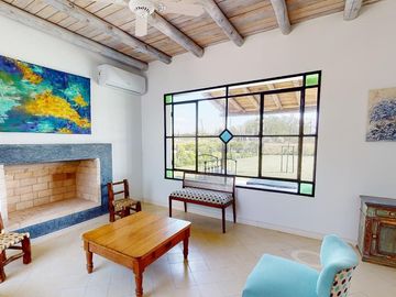 Casa Lista para Disfrutar y Crecer en San Sebastián | Jardín, Pileta, Cochera y Proyecto de 2º Piso