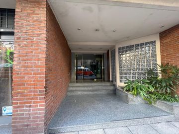 Amplio Departamento en Monoambiente con balcón a la calle,  Almagro