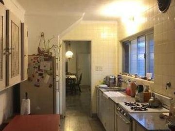 Casa en venta - 5 dormitorios 5 baños - 140mts2 - La Plata