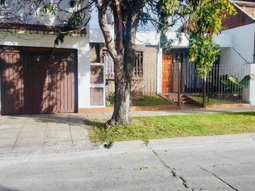 PH en venta - 3 Dormitorios 1 Baño - 128mts2 - Castelar Norte