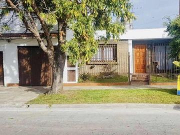 PH en venta - 3 Dormitorios 1 Baño - 128mts2 - Castelar Norte