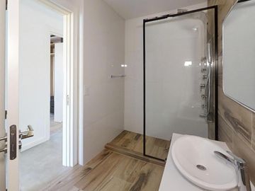 Dpto 4 amb a estrenar con 2 cocheras y baulera en Guemes